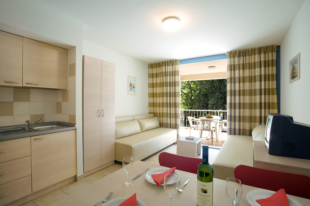 Eurocamp Mobile Homes At Fkk Nudist Campsite Solaris Tar-Vabriga Zewnętrze zdjęcie