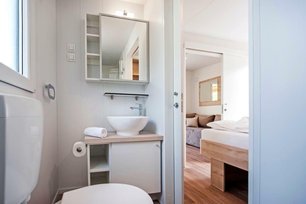 Eurocamp Mobile Homes At Fkk Nudist Campsite Solaris Tar-Vabriga Zewnętrze zdjęcie